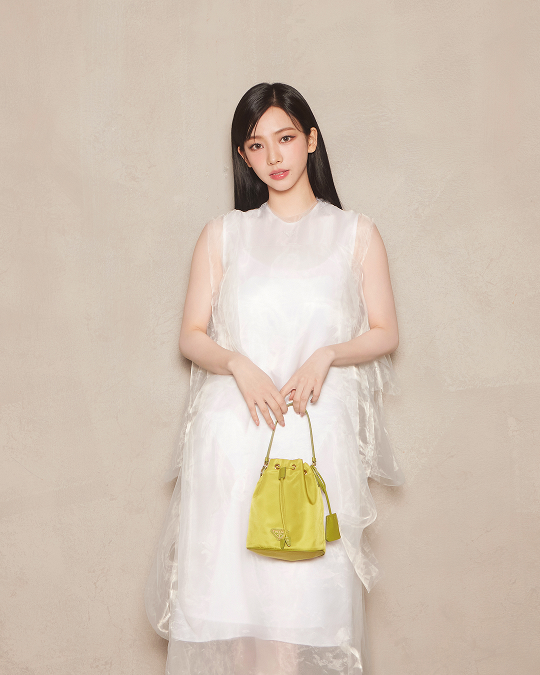 Karina với nhan sắc nổi bật tại sự kiện Prada
