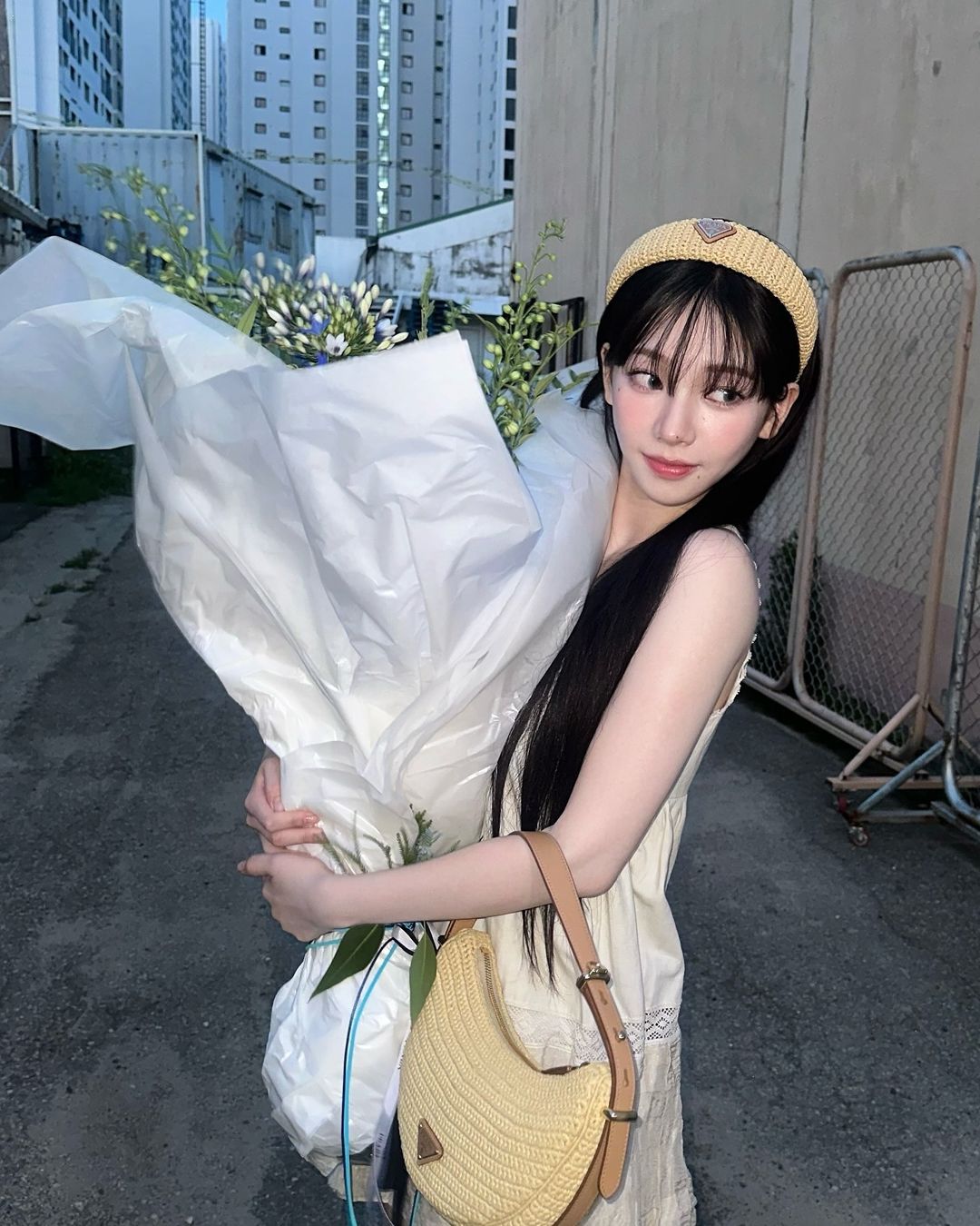 Karina với phong cách thời trang tại sự kiện Prada