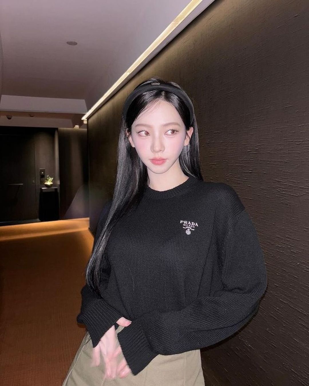 Karina tham dự sự kiện thời trang của Prada