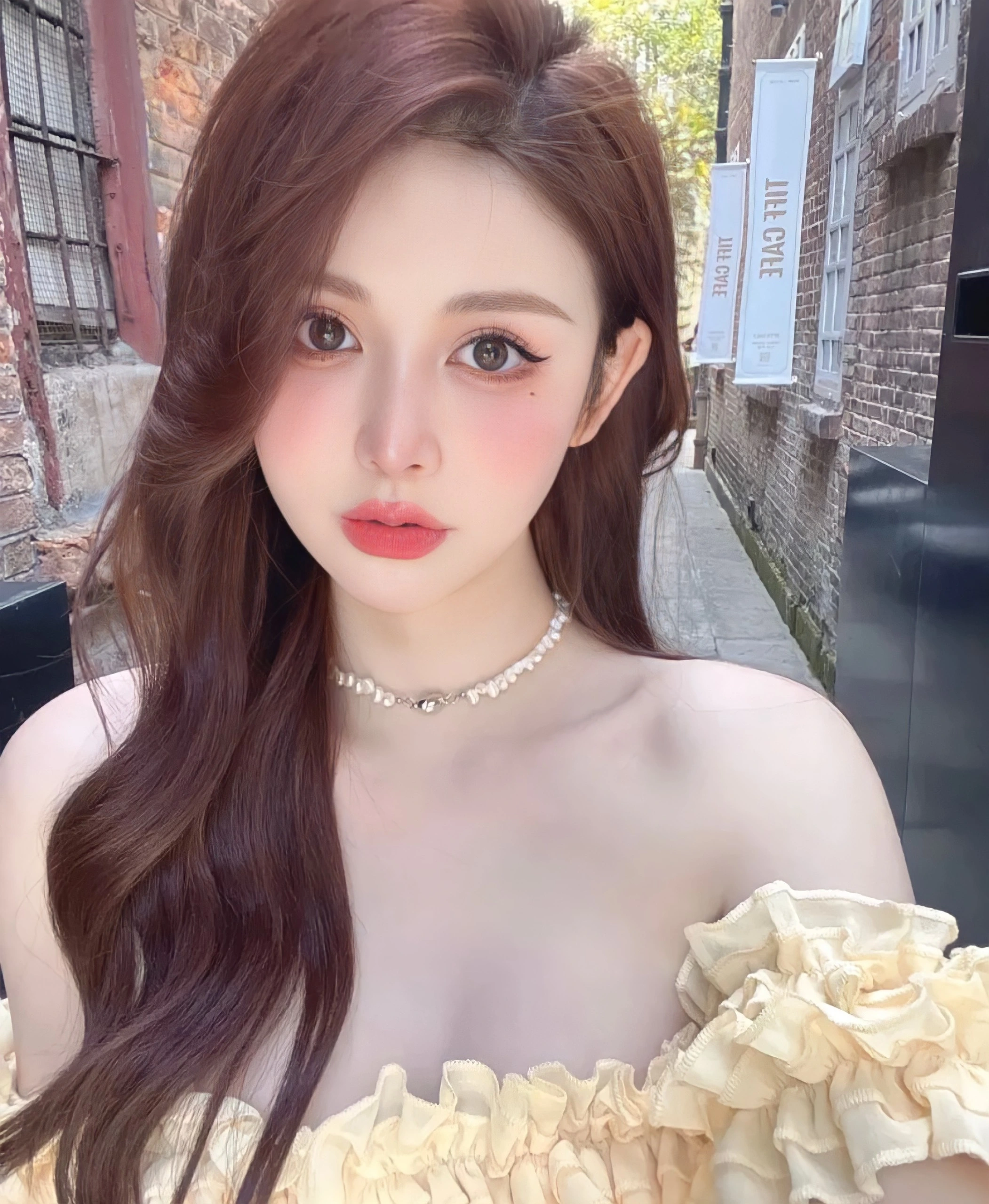 Phong cách trang điểm má Igari