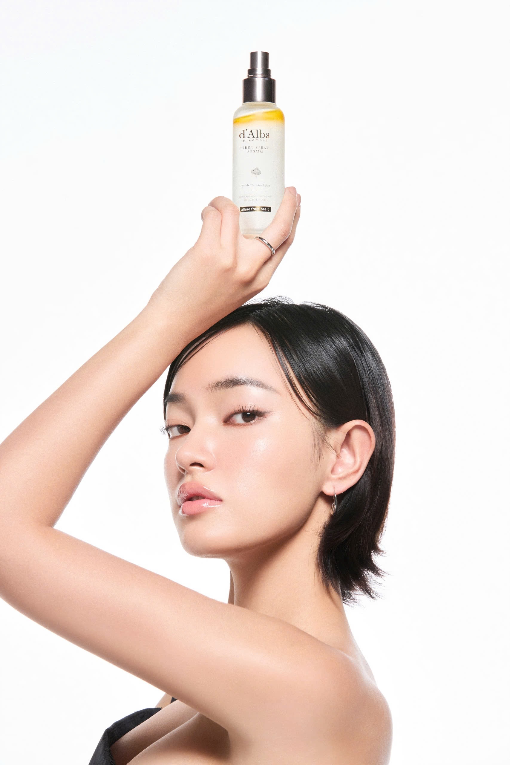 Châu Bùi với First Spray Serum của d’Alba