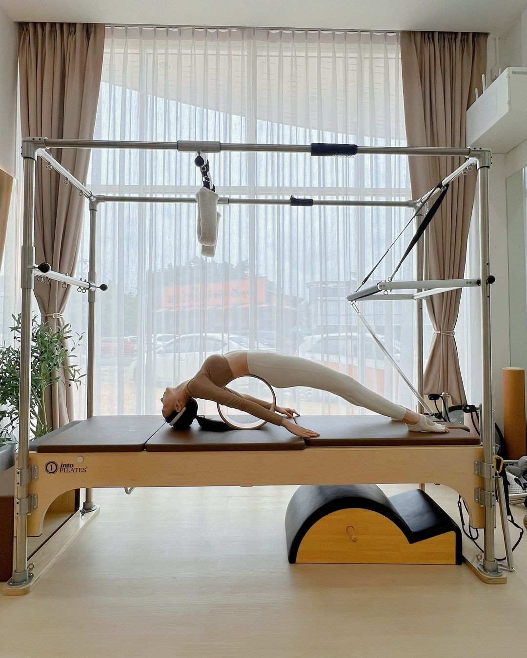 Duy trì tập luyện Pilates có thể giúp bạn cải thiện vóc dáng và tâm trạng hiệu quả. Ảnh: Instagram @khunfour.