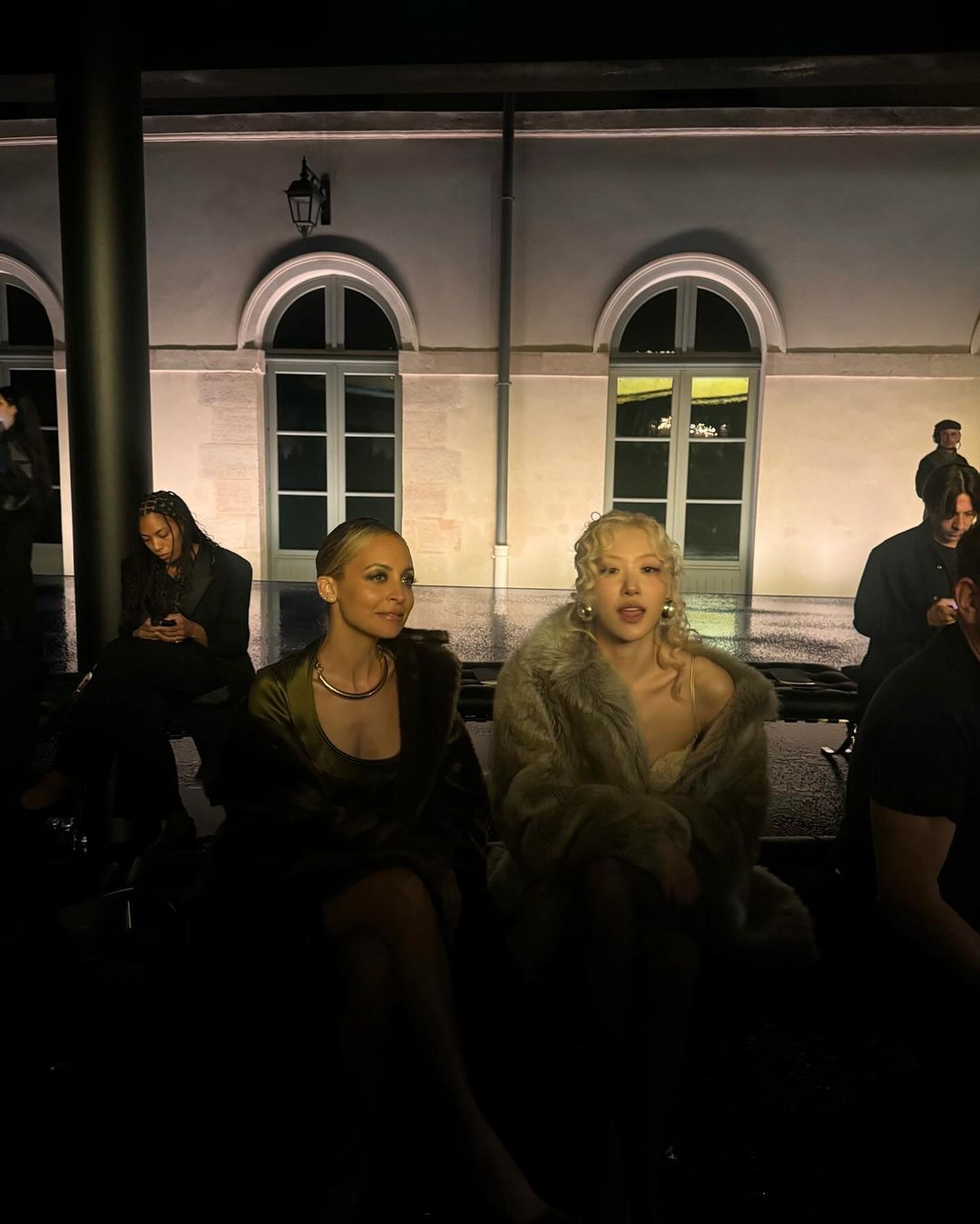 Rosé tỏa sáng tại Saint Laurent show