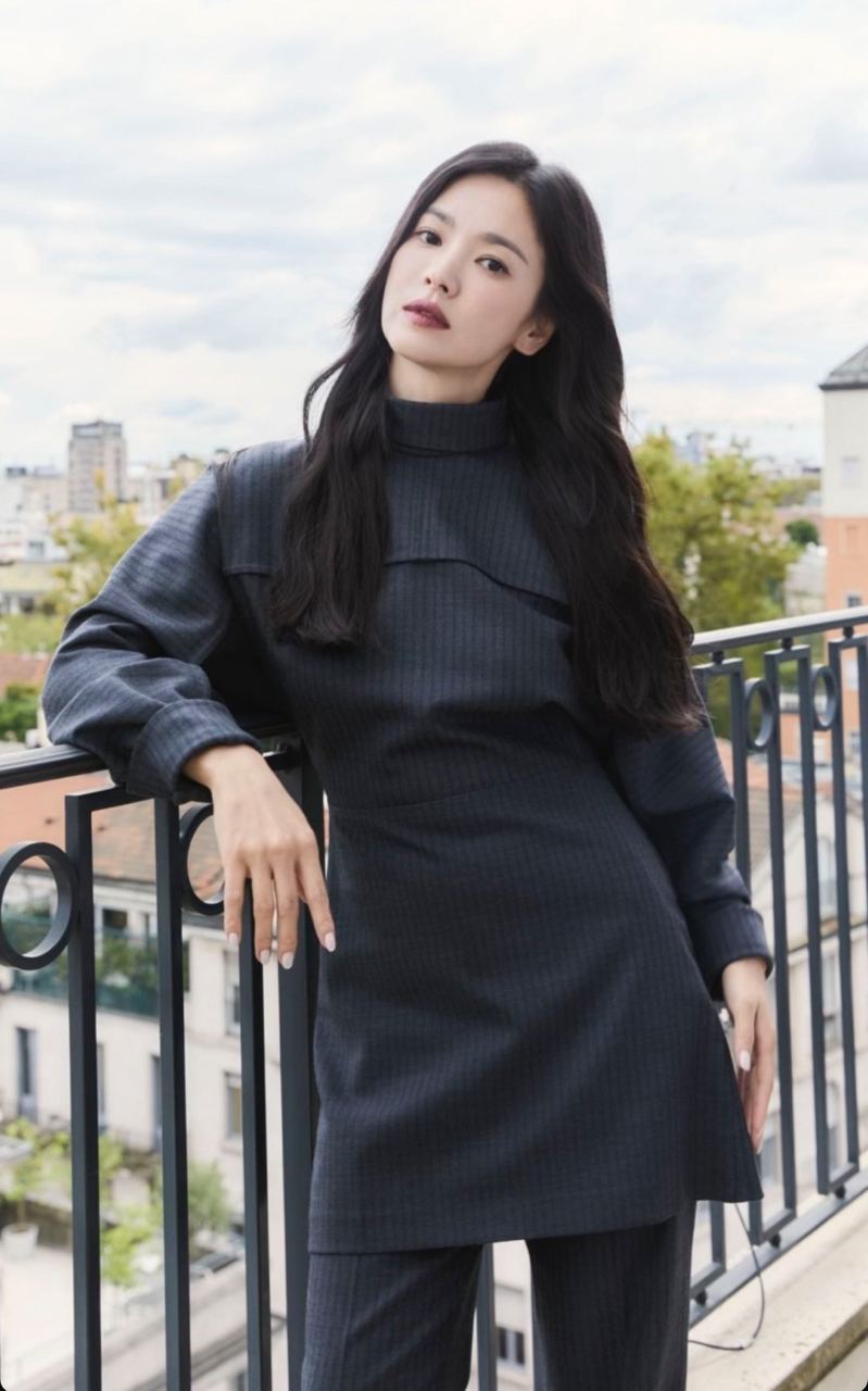 Song Hye Kyo với Pearl Nails