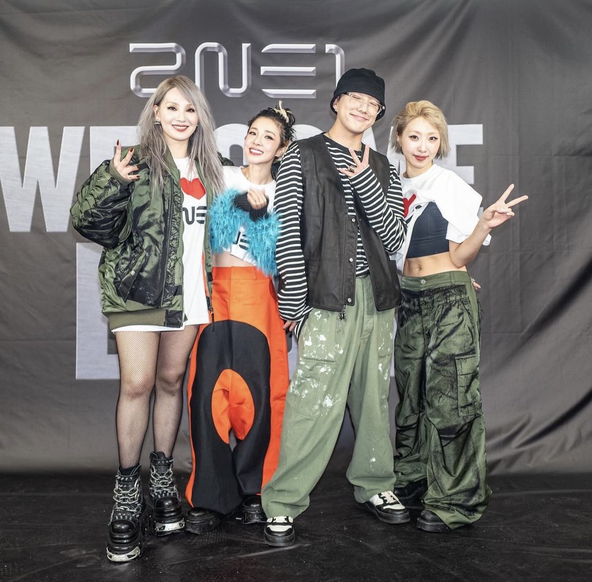 Ảnh của 2NE1 trong trang phục encore