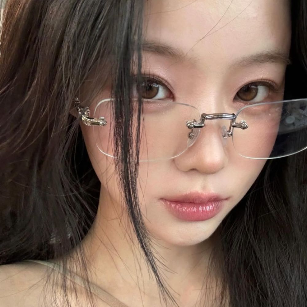 Dùng mascara lông mày để trang điểm hài hòa