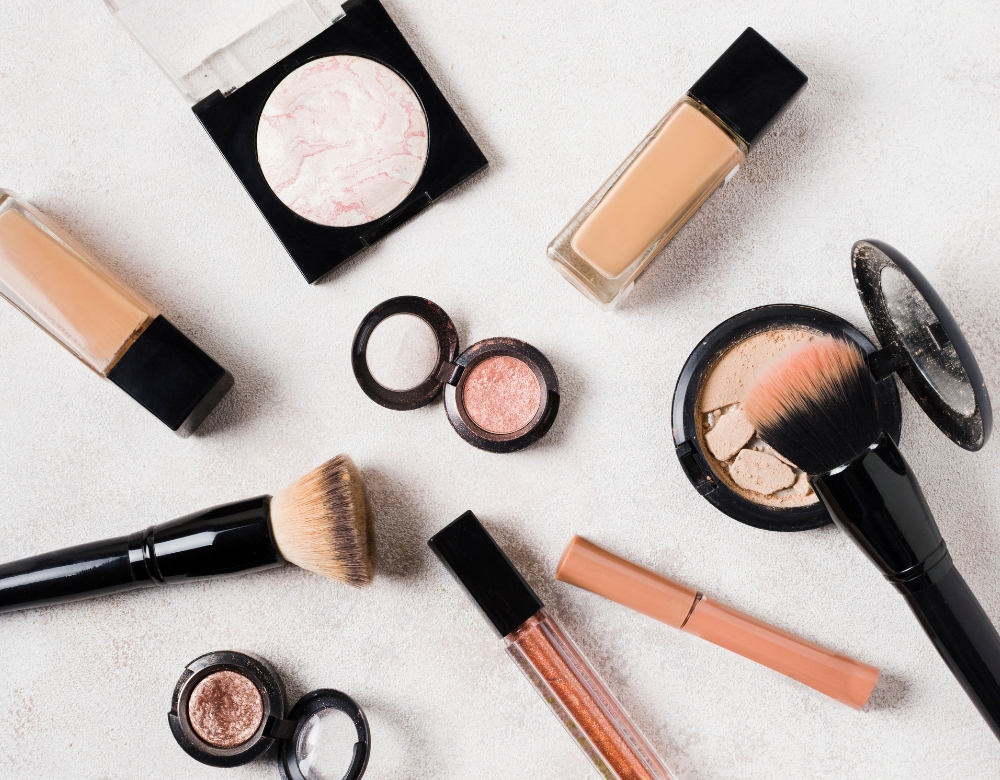 Loại bỏ đồ makeup hết hạn