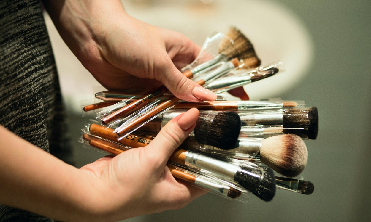 Vệ sinh dụng cụ makeup