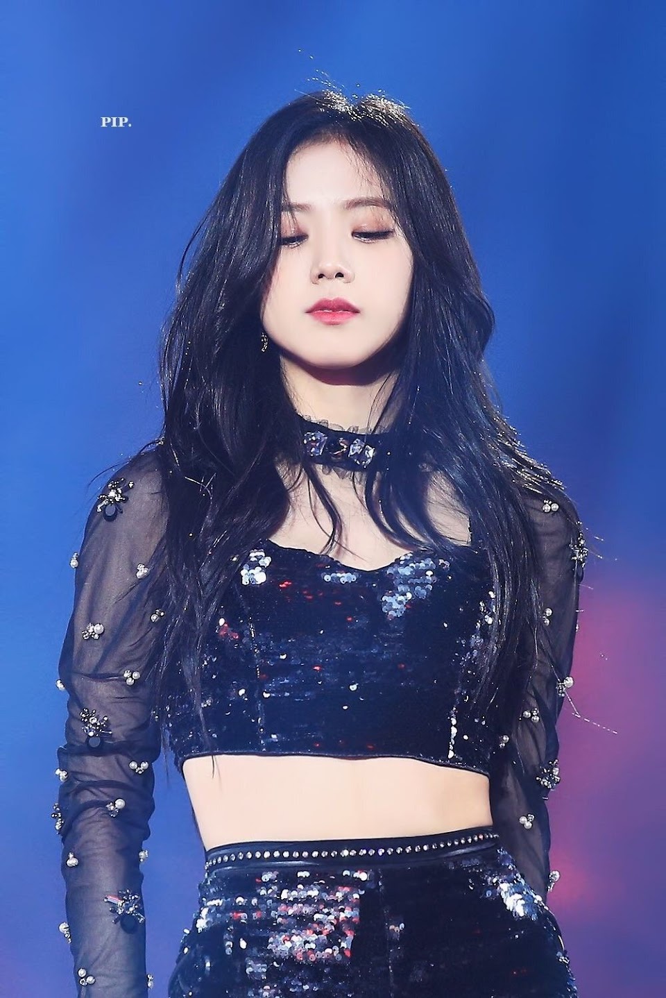 Jisoo BLACKPINK với phong cách girl crush cá tính