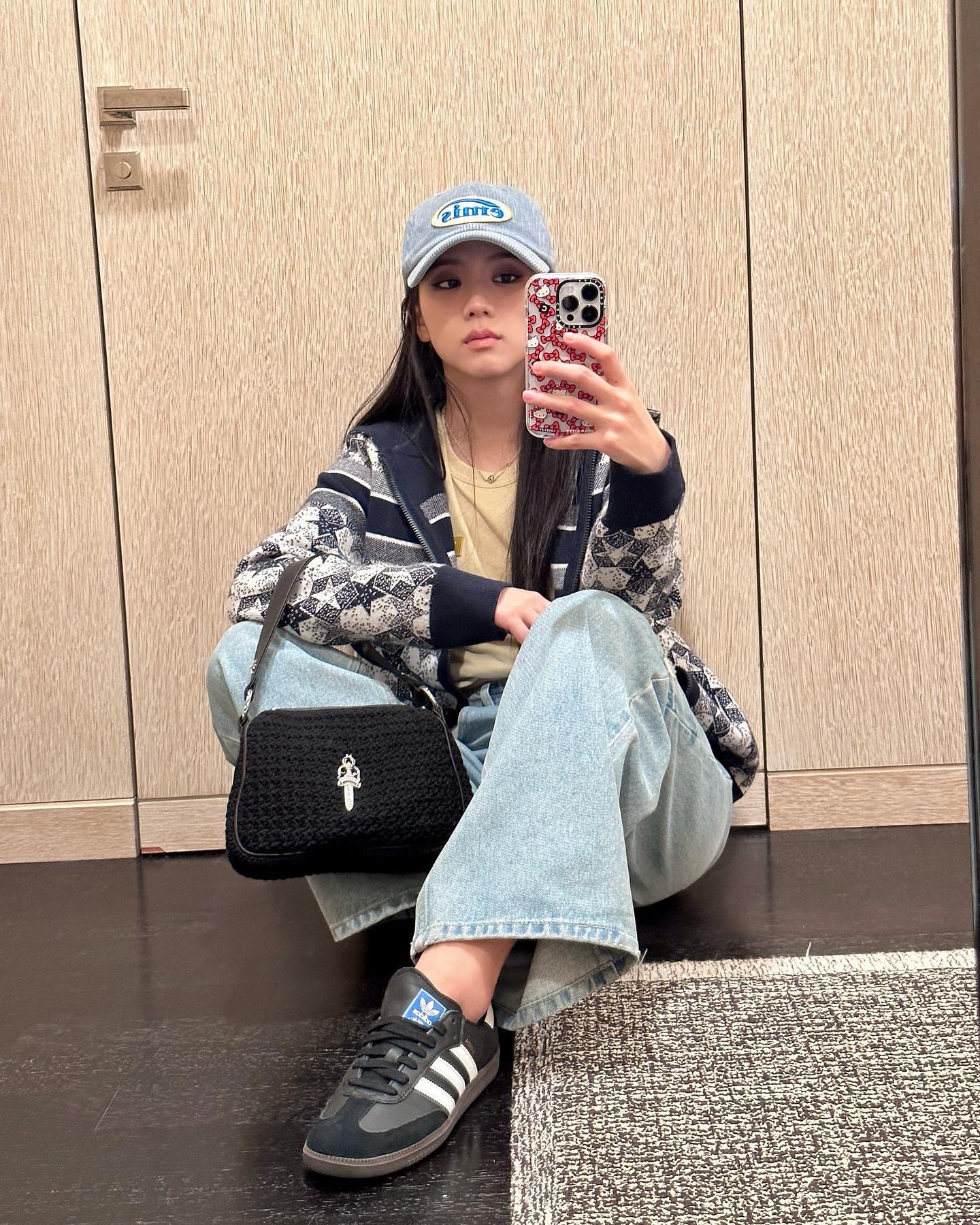Jisoo BLACKPINK trong trang phục năng động thường ngày