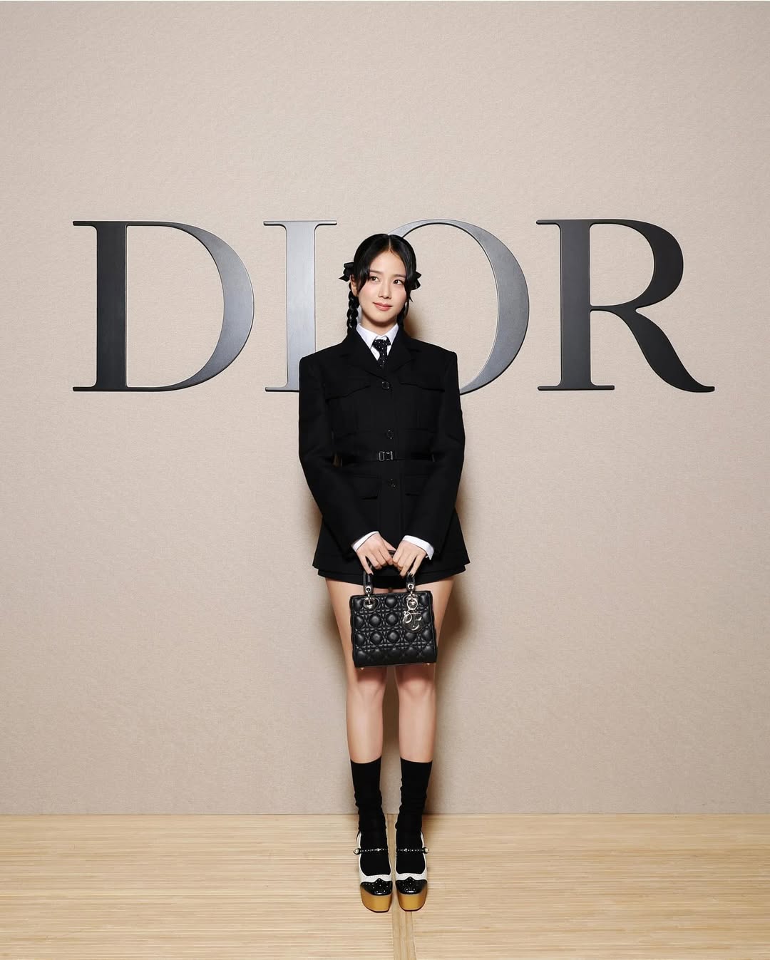 Jisoo BLACKPINK tỏa sáng tại sự kiện thời trang quốc tế