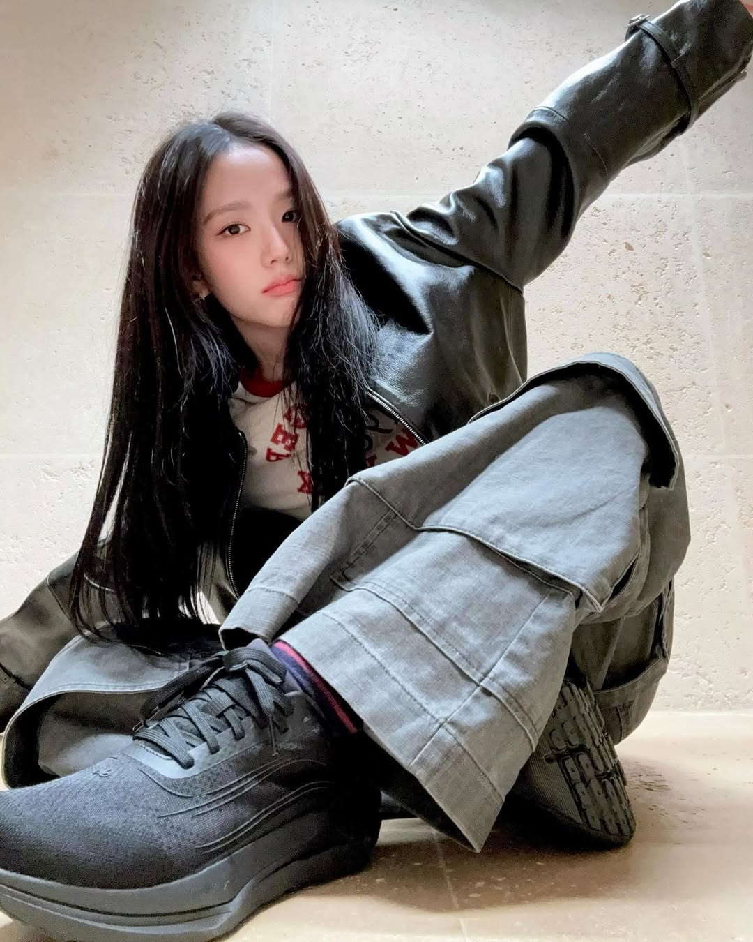 Jisoo BLACKPINK với phong cách thanh lịch trong trang phục Dior